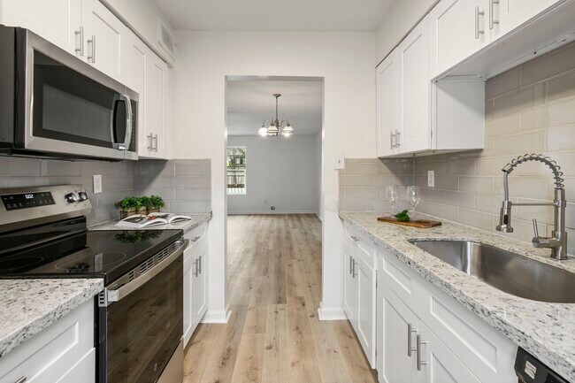 Building Photo - 1701 Upland Dr