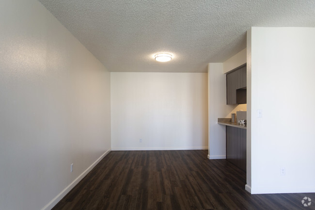 3BR,2BA-970SF - Sunrise Apartments