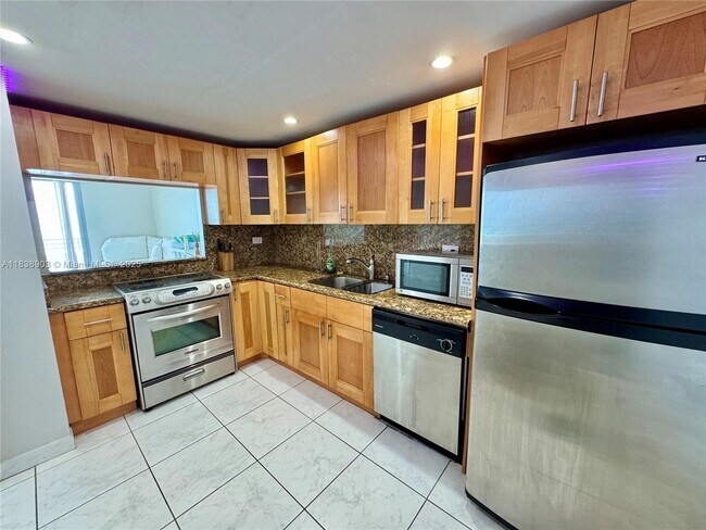 Building Photo - 5555 Collins Ave