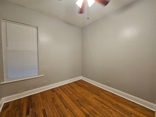 Building Photo - 4837 N Kimball Ave