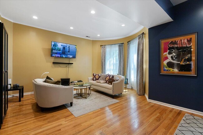 Building Photo - 4404 S Prairie Ave