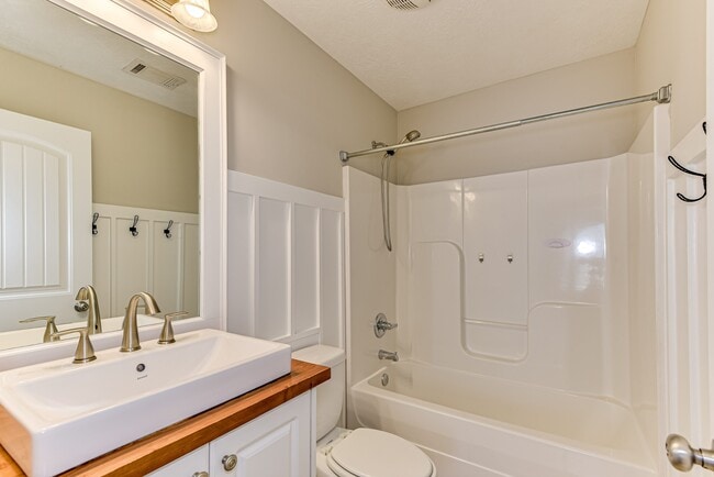 Building Photo - 4116 Chastain Dr