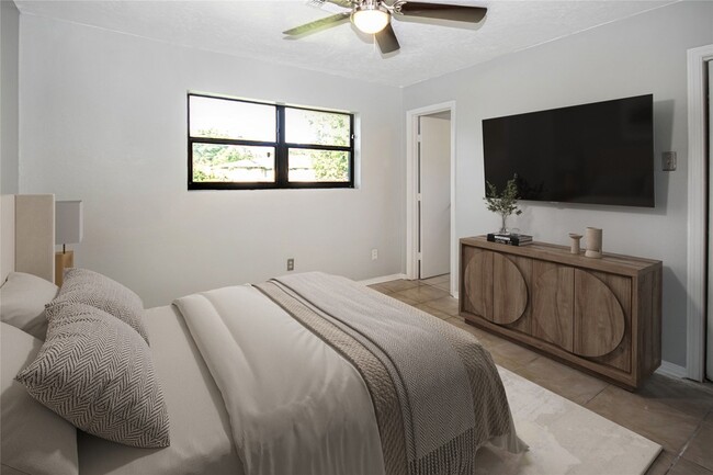 Building Photo - 10902 Mosscrest Dr