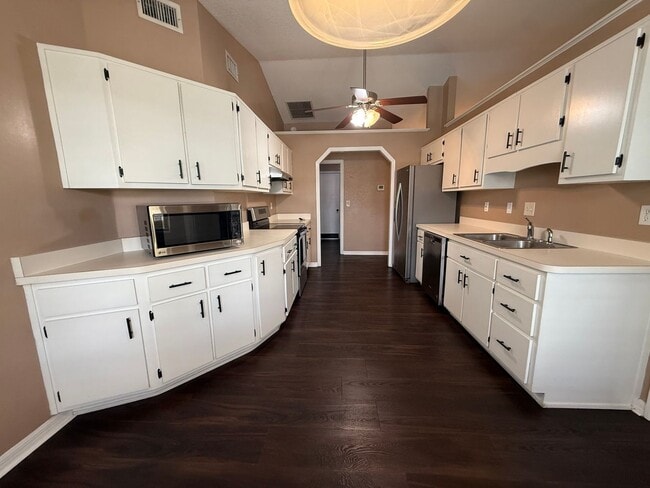 Building Photo - Charming 3-Bed, 2-Bath Oasis with Pool & E...