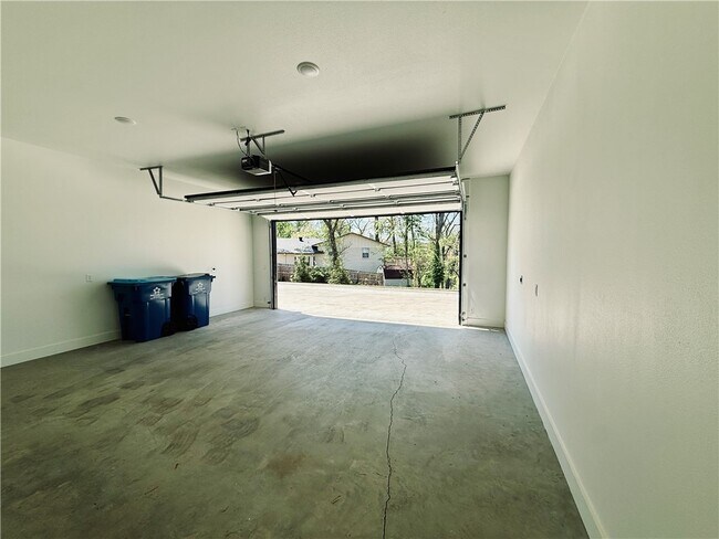 Building Photo - 825 NW 14th St