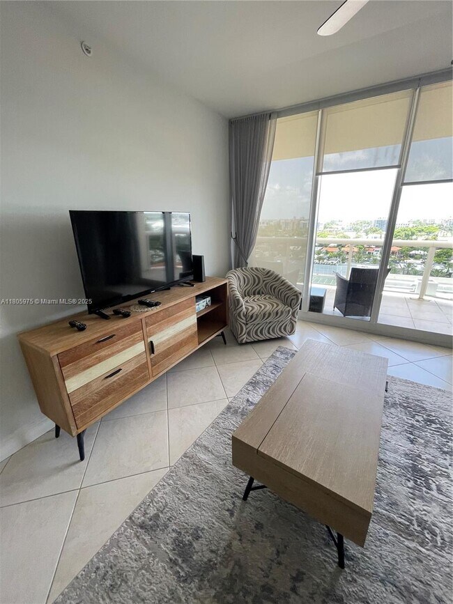 Building Photo - 9559 Collins Ave