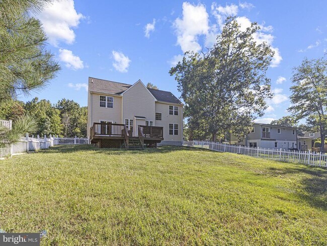 Building Photo - 45370 Barefoot Dr