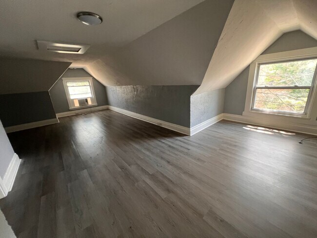 Building Photo - 505 Dawson Ave
