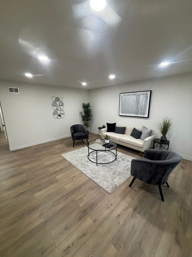 Building Photo - Remodeled 3 bedroom with PAID solar