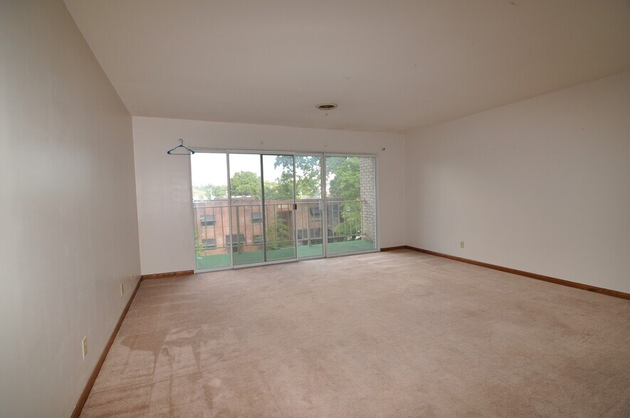Building Photo - 1127 13th St