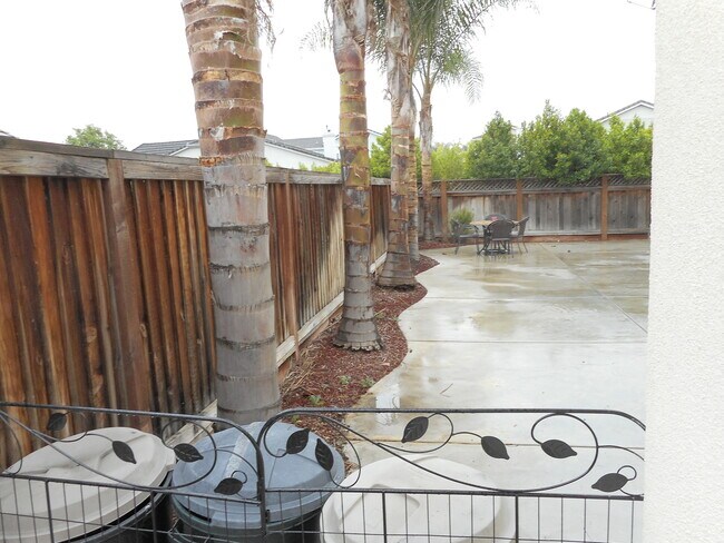 Building Photo - Rose Garden 4 Bed, 3 Bath Discounted at $3...