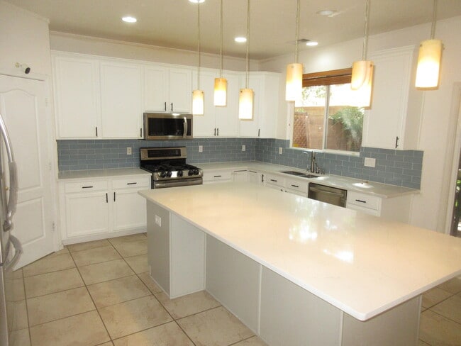 Building Photo - 7320 Desert Eagle Rd NE