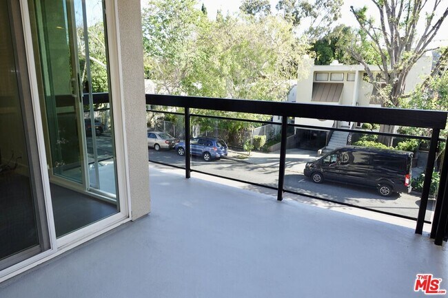 Building Photo - 723 Westmount Dr