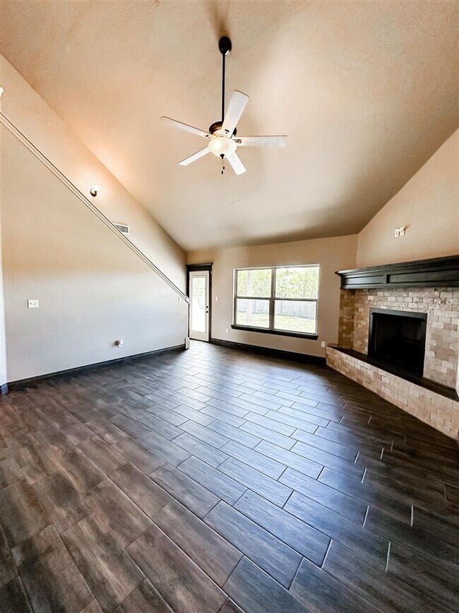 Building Photo - 1121 Scissortail Dr