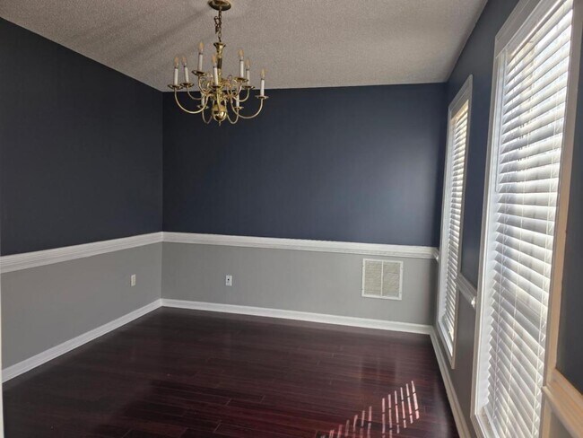 Building Photo - 1145 Chateau Terrace