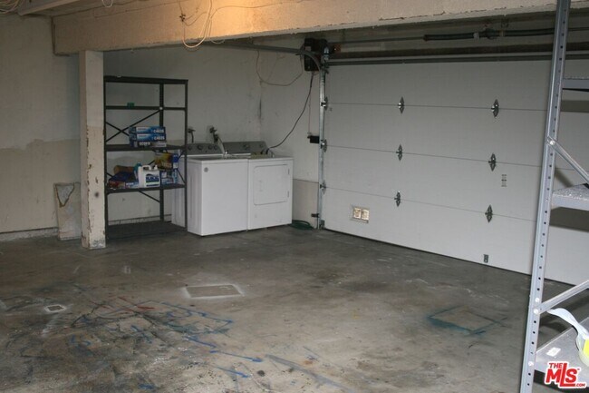 Building Photo - 4561 Alla Rd