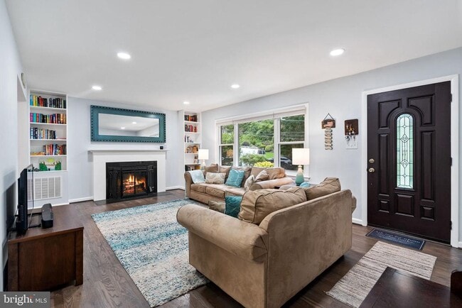 Building Photo - 7409 Aspen Ave