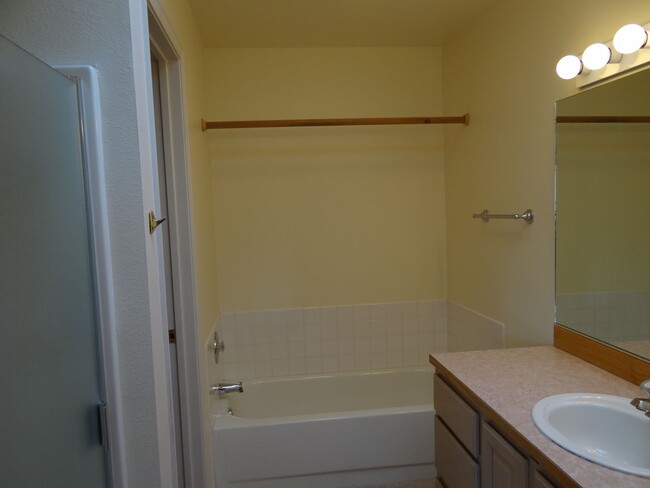 Building Photo - 6 Bedroom Home in Bellingham!