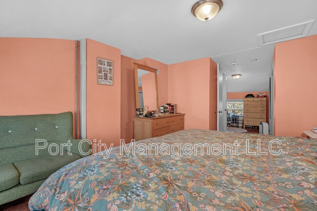 Building Photo - 232 S Castle St