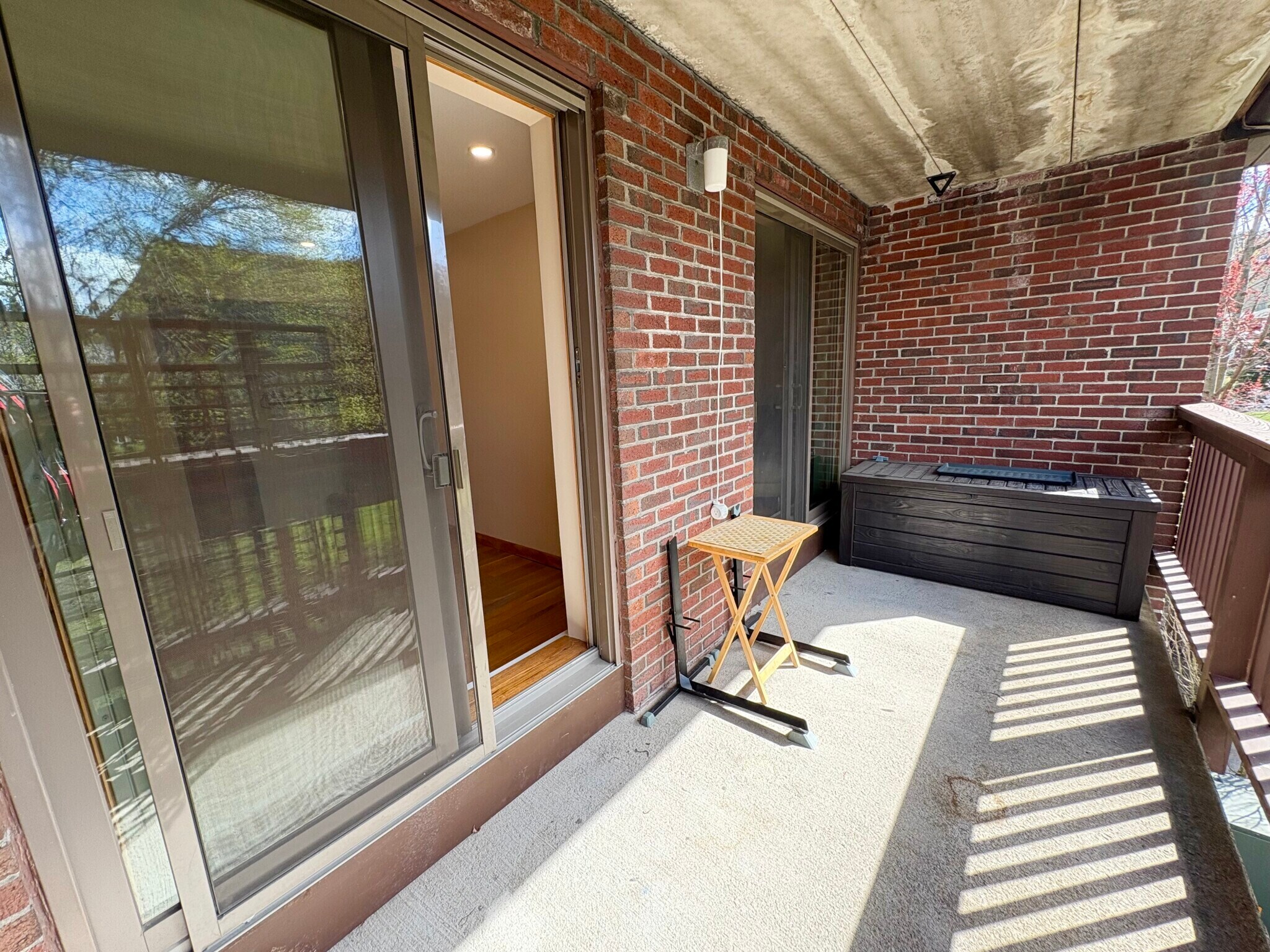 Building Photo - 140 Kenrick St