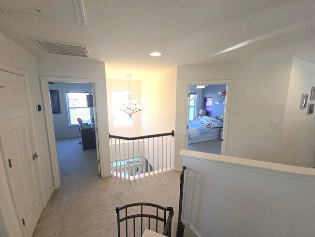 Building Photo - 1129 Flower St