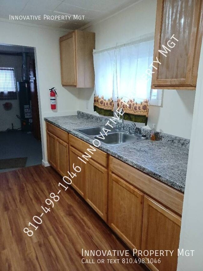 Building Photo - 1077 W Bergin Ave