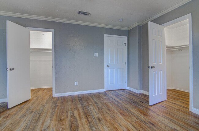 Building Photo - 1807 Briar Hill Dr
