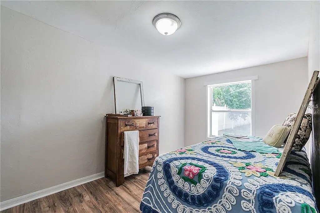 Building Photo - 228 W Jean St