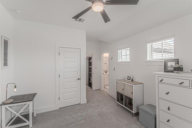 Building Photo - 308 Millbend Rd