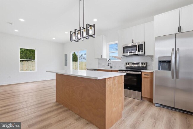 Building Photo - 31 Swan Ln