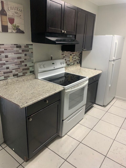 Building Photo - 303 SW 77th Ter