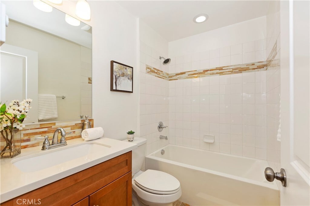 2nd floor bathroom - 335 S Glendora Ave
