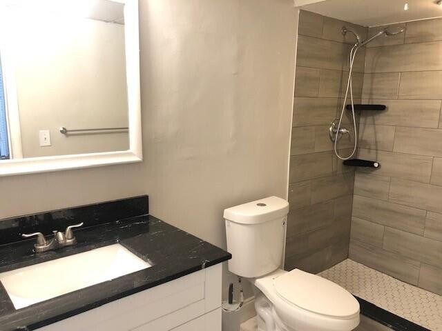 Building Photo - 18 St