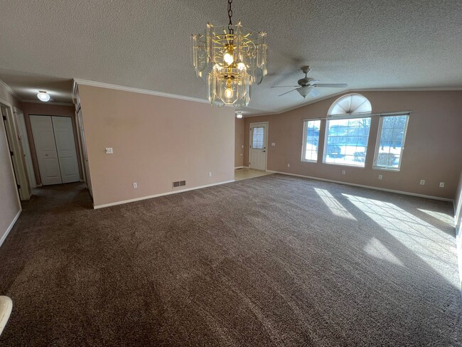 Building Photo - Beautiful 2-bedroom, 2-bathroom Townhome!