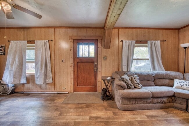 Building Photo - Cozy Downtown Cabin