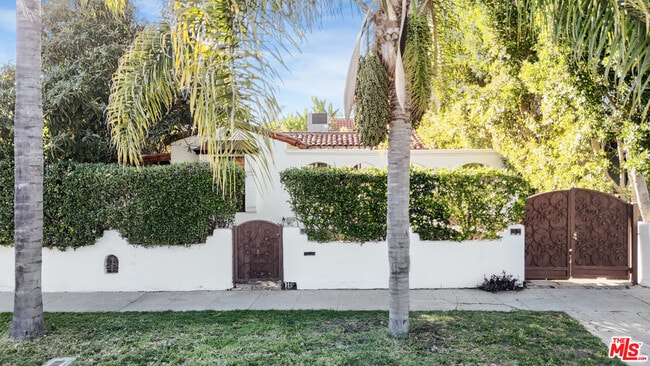 Building Photo - 449 N Sweetzer Ave