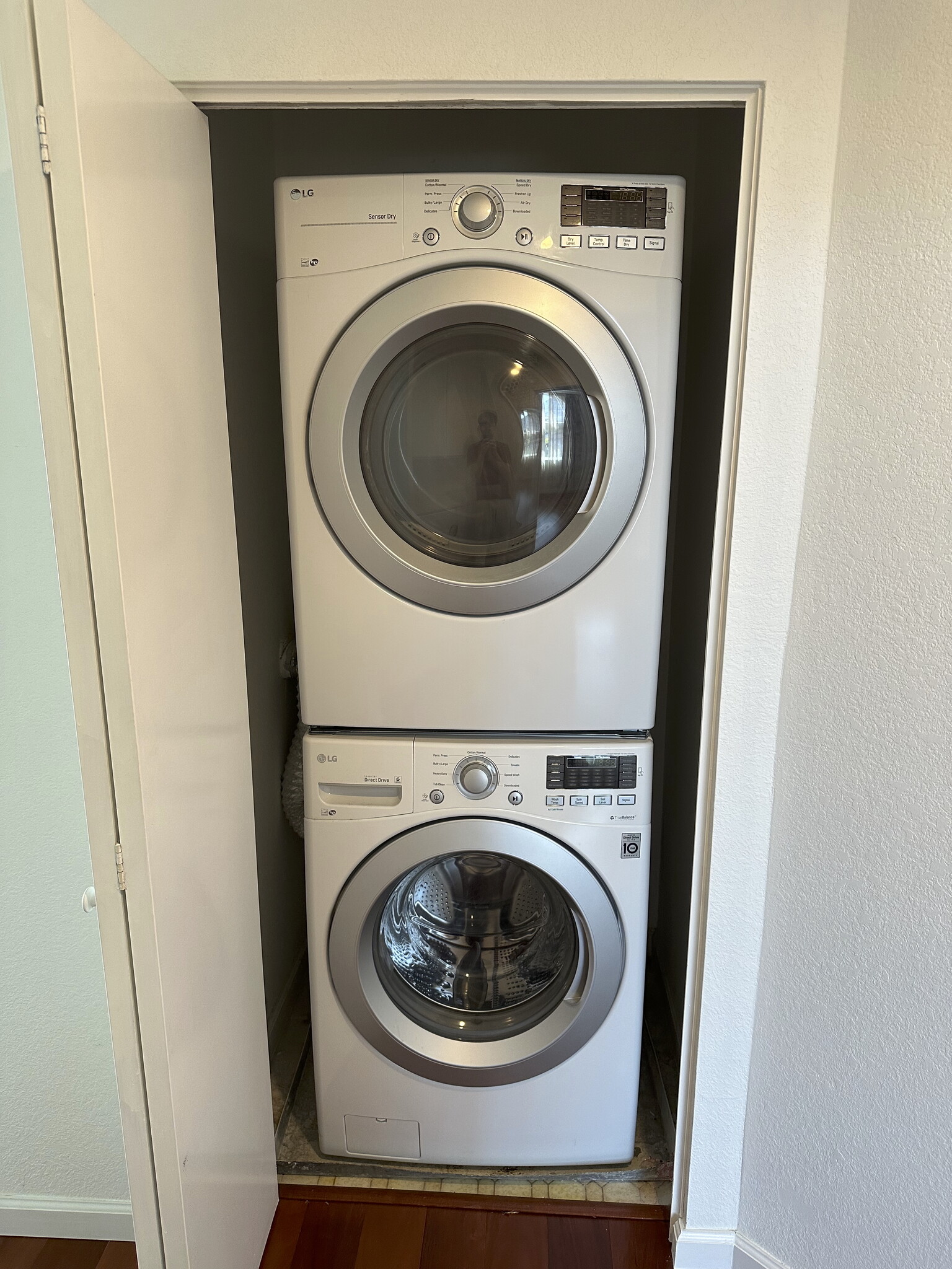 Laundry - 43 E Court Ln