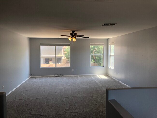 Building Photo - 11818 W Sunnyside Dr