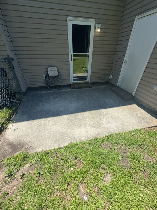 Building Photo - 1121 Pueblo Dr