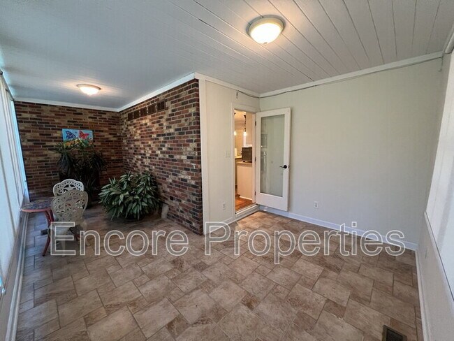 Building Photo - 105 Baybrook Ct