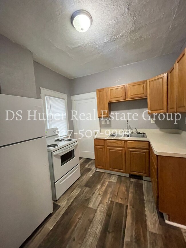 Building Photo - 511 S Hosmer St