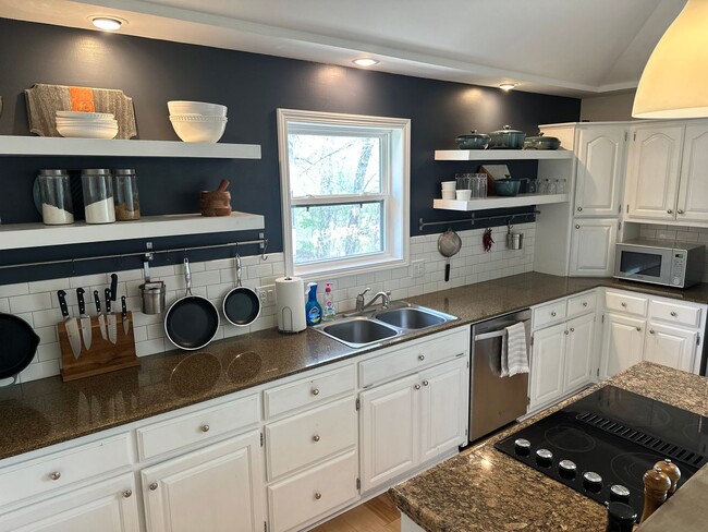 Building Photo - Available June 1st! Beautiful 4-Bedroom, 2...