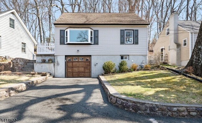 Building Photo - 83 Chestnut Hill Dr W