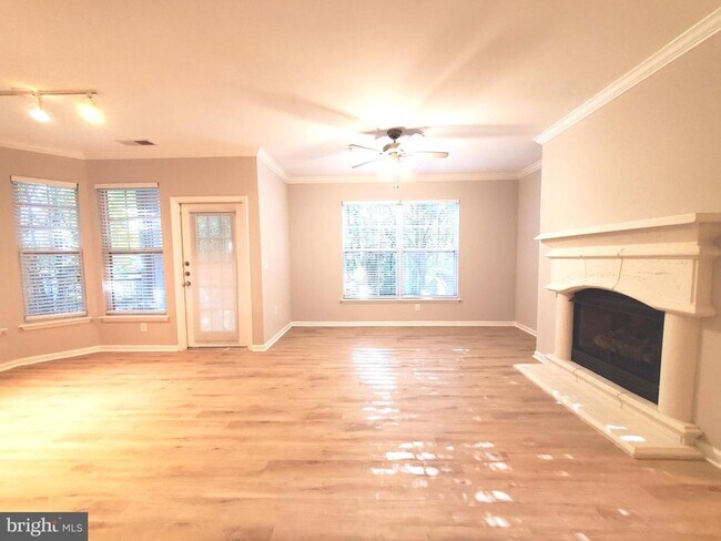 Building Photo - 12112 Garden Grove Cir
