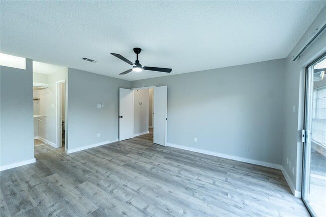 Building Photo - 4714 Glenvillage St