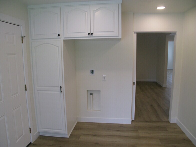 Building Photo - 5137 E Vista Hermosa St