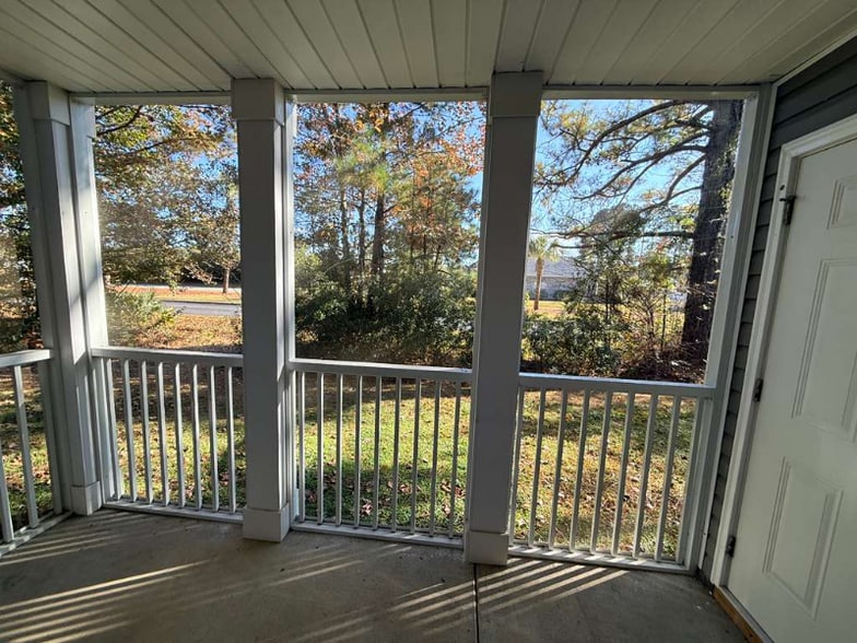 Building Photo - 191 Charter Dr