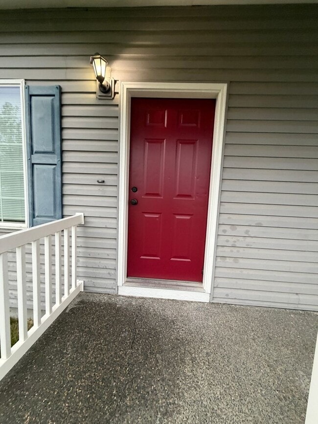 Building Photo - New paint! 4 Bedroom in West Pasco close to Maya Angelou Elementary!
