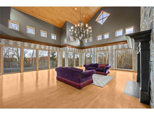 Building Photo - 1560 Bluff Creek Dr