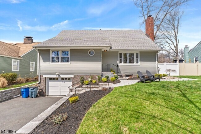 Building Photo - 821 Midwood Dr
